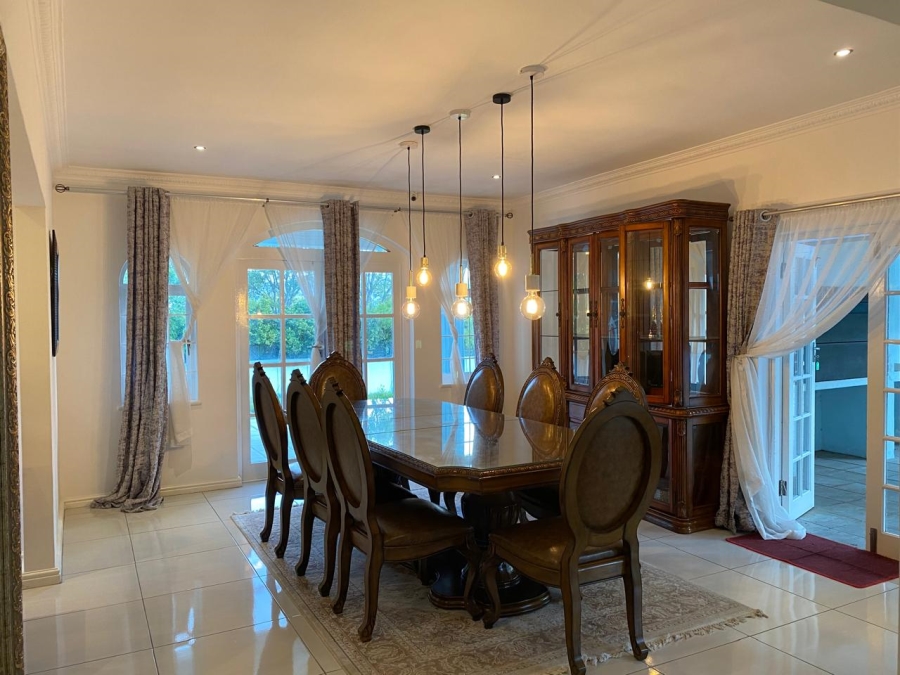 5 Bedroom Property for Sale in Constantia Western Cape